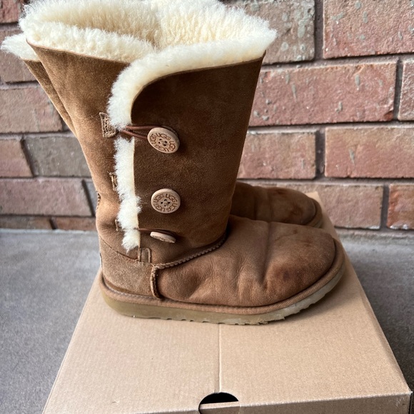 Kids Bailey button triplet Ugg boot - Picture 2 of 7